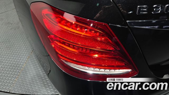 Mercedes-Benz E-Class 2019 — photo 9