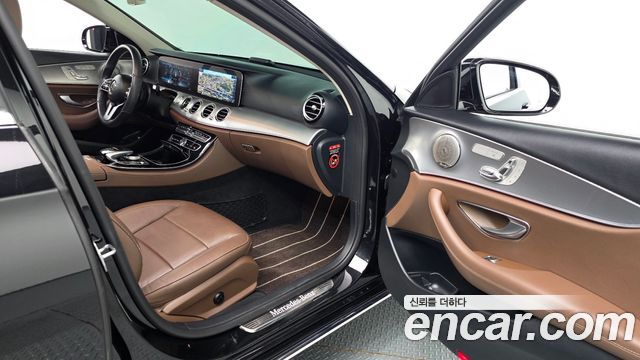 Mercedes-Benz E-Class 2019 — photo 16