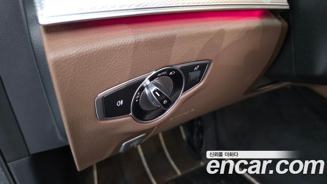 Mercedes-Benz E-Class 2019 — photo 30