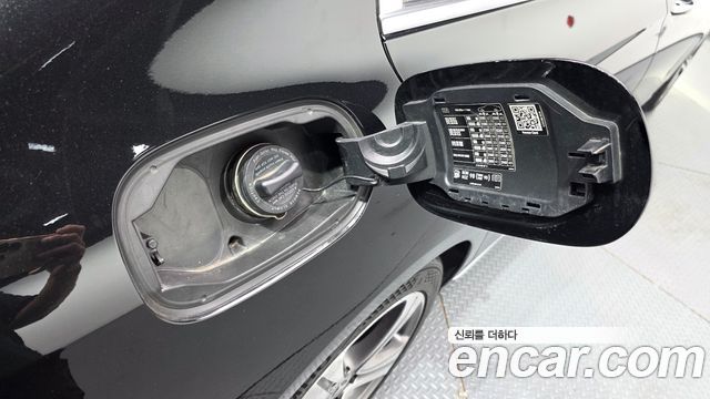 Mercedes-Benz E-Class 2019 — photo 31