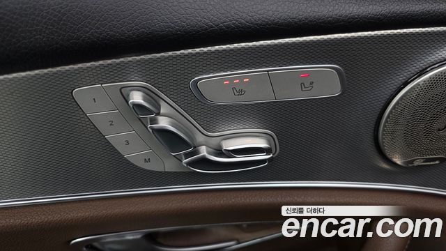 Mercedes-Benz E-Class 2019 — photo 33