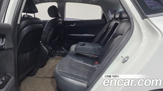 Kia K5 2016 — photo 18