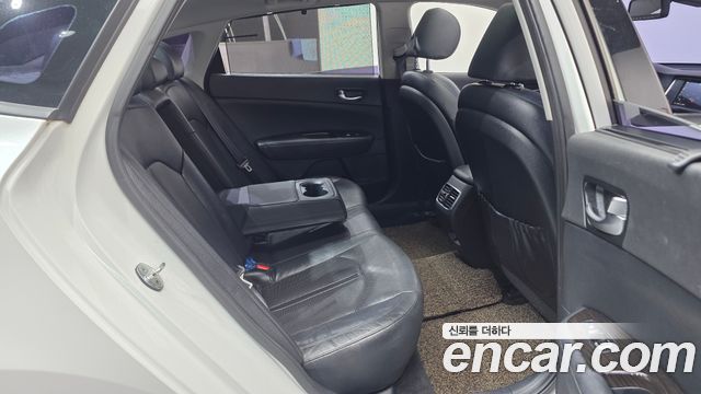 Kia K5 2016 — photo 16