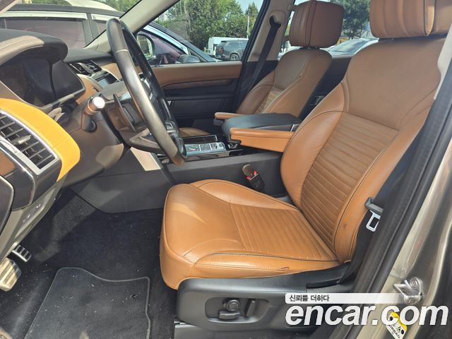 Land Rover Discovery 2018 — photo 12