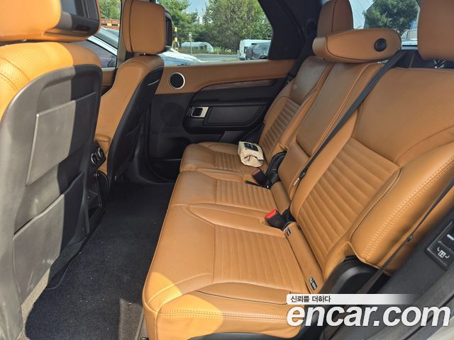 Land Rover Discovery 2018 — photo 13