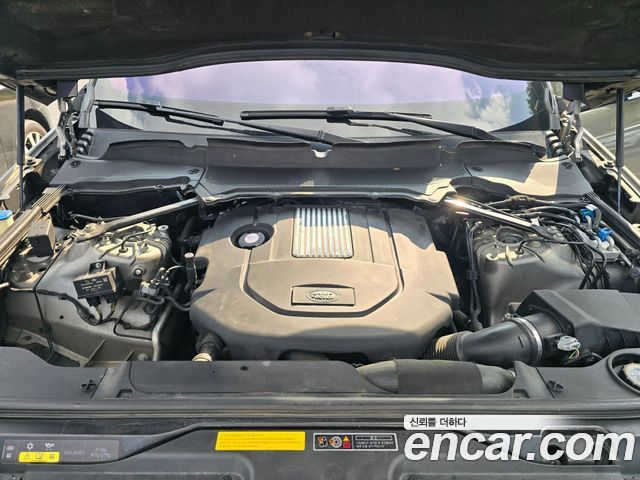 Land Rover Discovery 2018 — photo 16