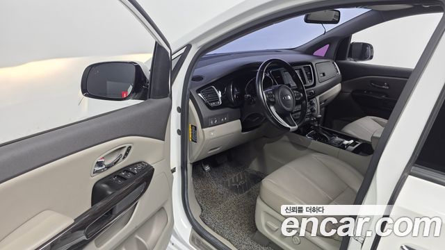 Kia Canival 2018 — photo 10