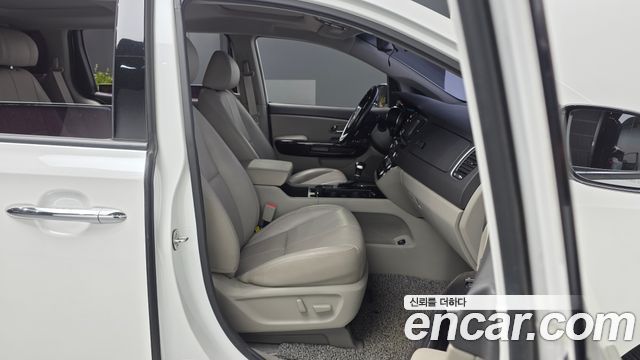 Kia Canival 2018 — photo 11