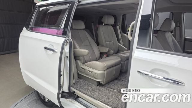 Kia Canival 2018 — photo 12