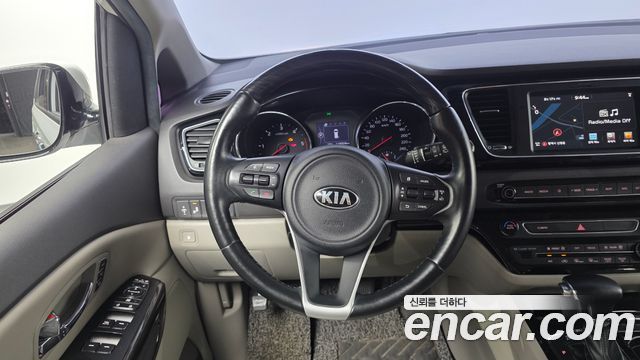 Kia Canival 2018 — photo 13