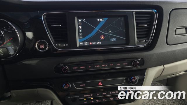 Kia Canival 2018 — photo 14