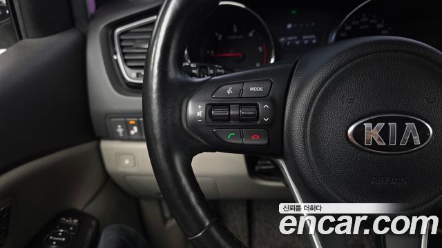 Kia Canival 2018 — photo 17