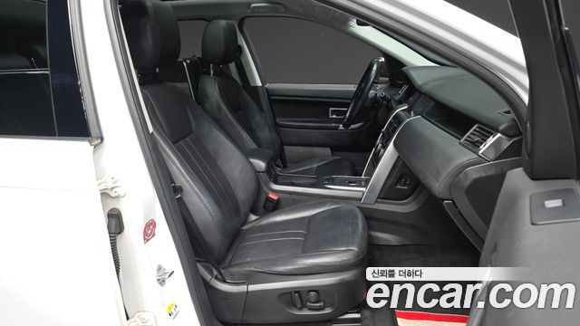 Land Rover Discovery Sport 2018 — photo 11