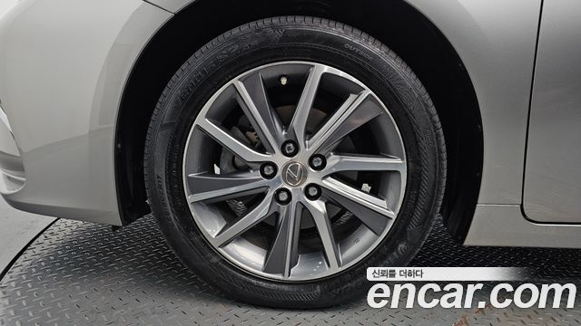 Lexus ES 2017 — photo 5
