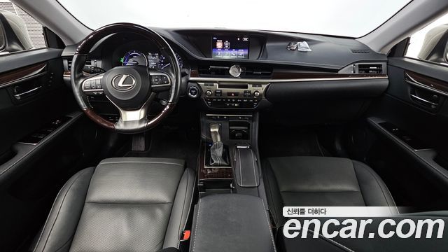 Lexus ES 2017 — photo 10