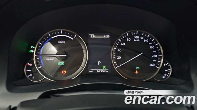 Lexus ES 2017 — photo 11