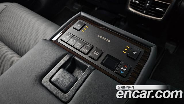 Lexus ES 2017 — photo 25