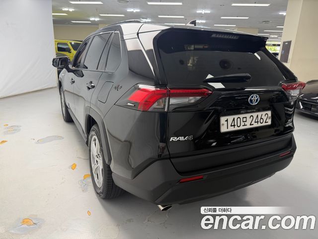 Toyota RAV4 2021 — photo 3