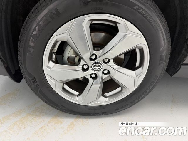 Toyota RAV4 2021 — photo 8