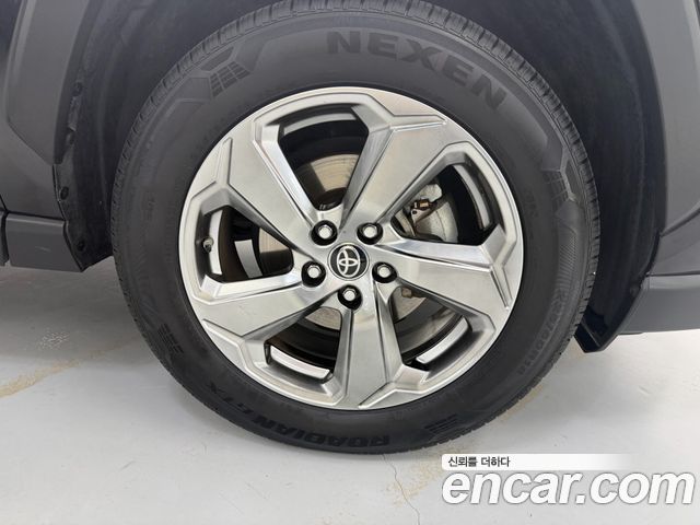 Toyota RAV4 2021 — photo 9