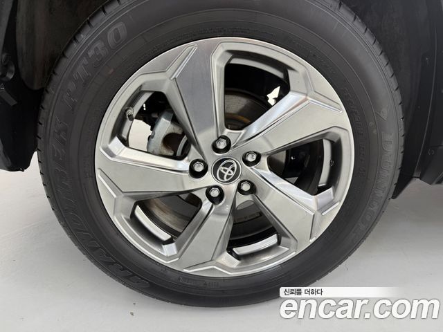Toyota RAV4 2021 — photo 10