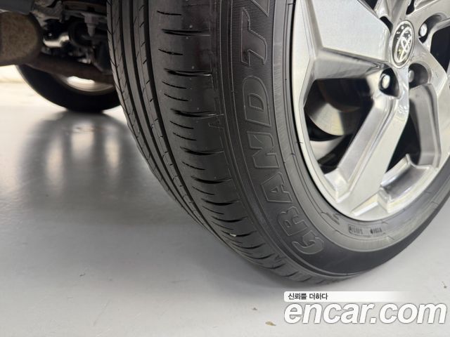 Toyota RAV4 2021 — photo 11