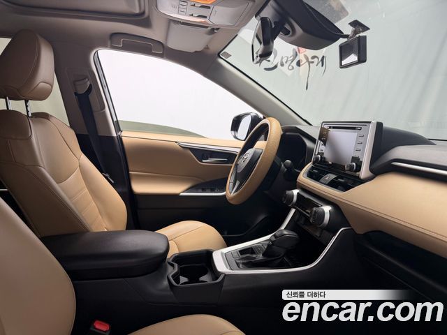 Toyota RAV4 2021 — photo 15