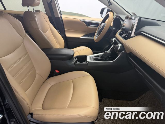 Toyota RAV4 2021 — photo 16