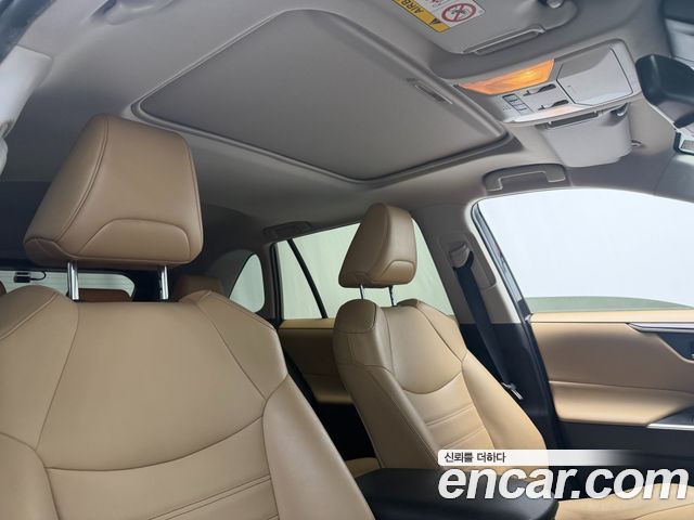 Toyota RAV4 2021 — photo 17