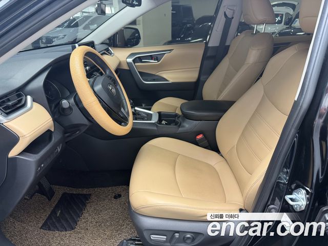 Toyota RAV4 2021 — photo 18
