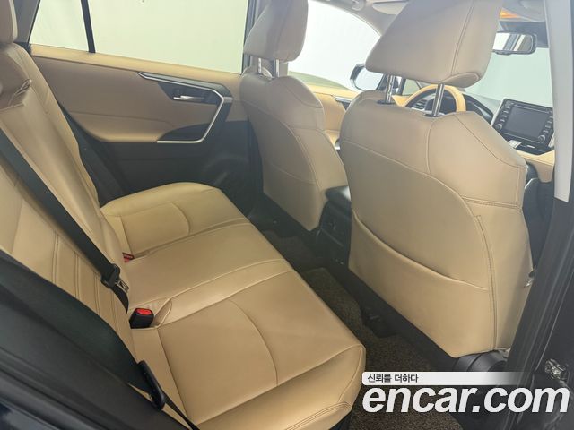 Toyota RAV4 2021 — photo 19