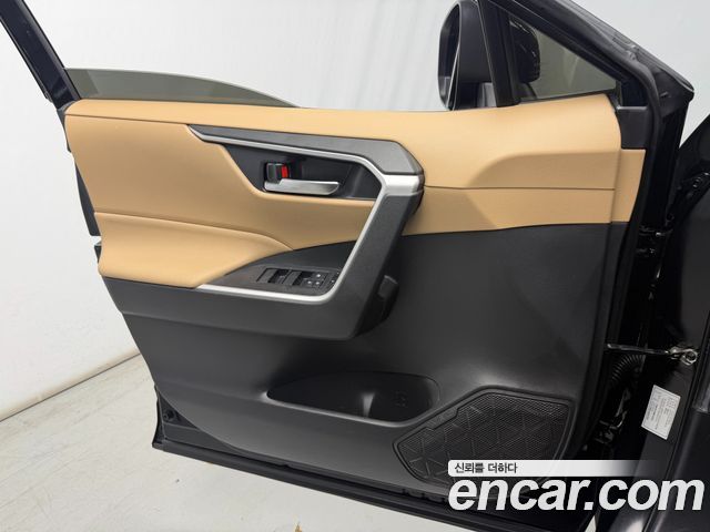 Toyota RAV4 2021 — photo 20