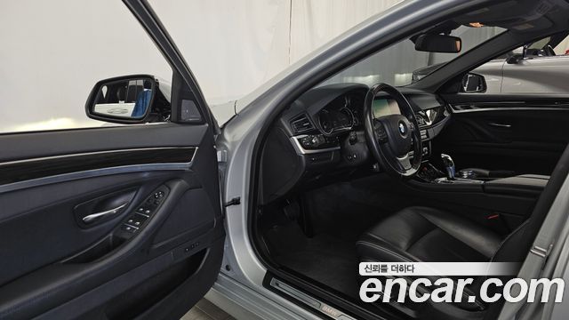 BMW 5-Series 2014 — photo 10