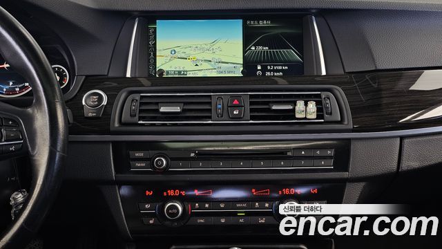 BMW 5-Series 2014 — photo 14