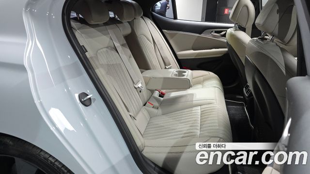 Genesis G70 2021 — photo 17