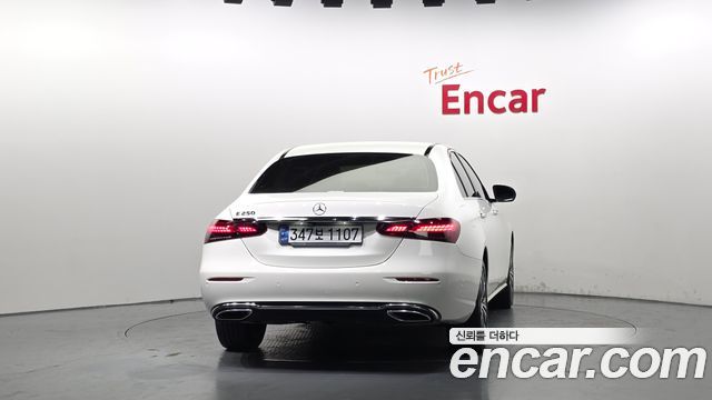Mercedes-Benz E-Class 2021 — photo 4