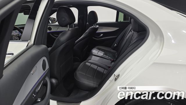 Mercedes-Benz E-Class 2021 — photo 17