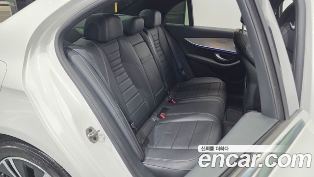 Mercedes-Benz E-Class 2021 — photo 18