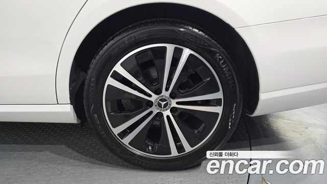 Mercedes-Benz E-Class 2021 — photo 7