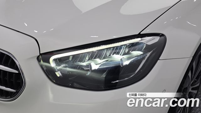 Mercedes-Benz E-Class 2021 — photo 8