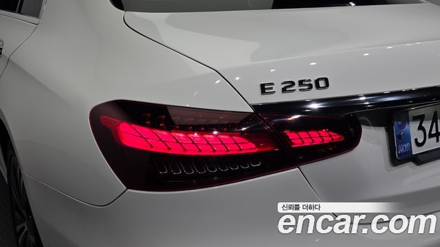 Mercedes-Benz E-Class 2021 — photo 9
