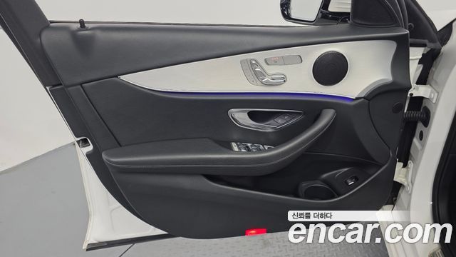 Mercedes-Benz E-Class 2021 — photo 14