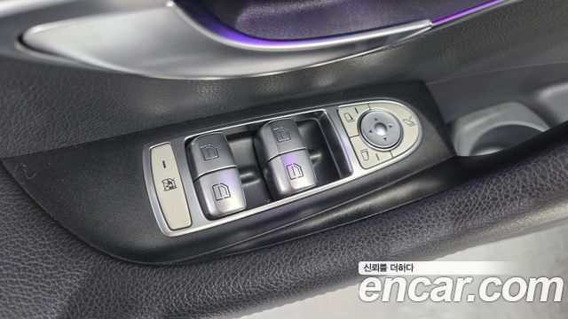 Mercedes-Benz E-Class 2021 — photo 28