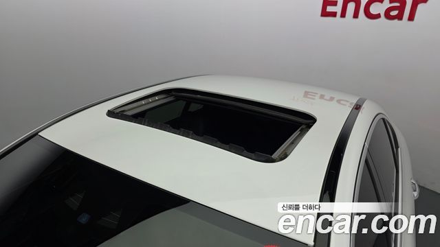 Mercedes-Benz E-Class 2021 — photo 34