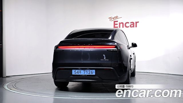 Tesla Model Y 2026 — photo 4