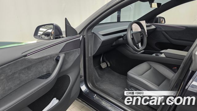 Tesla Model Y 2026 — photo 13