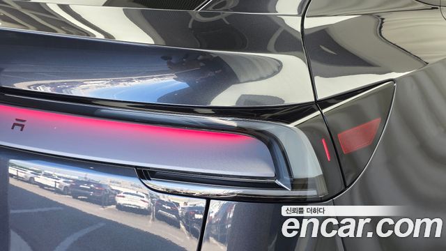 Tesla Model Y 2026 — photo 9