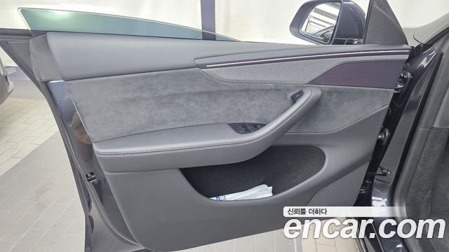 Tesla Model Y 2026 — photo 14