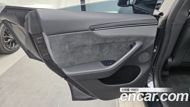 Tesla Model Y 2026 — photo 15