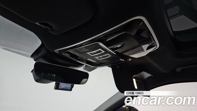 Land Rover Range Rover Velar 2018 — photo 23